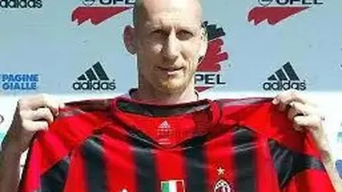 李嘉欣公开甜蜜合照祝福丈夫，十岁爱子正面照首度亮相